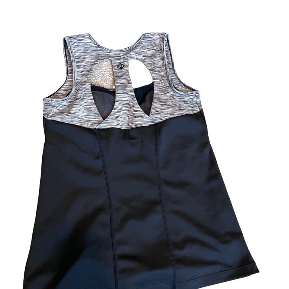 Prana Tank - Picture 4 of 4